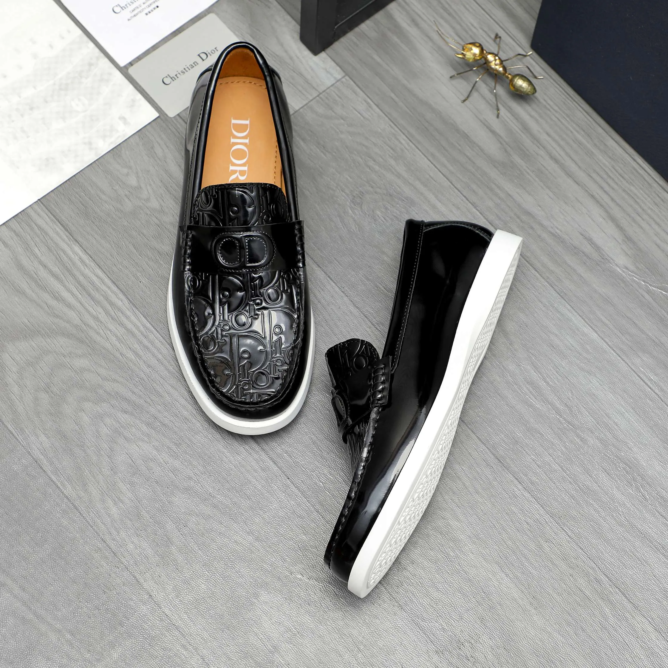 Men's shoes 💰460 Product trademark: Dior "Dior" casual slip-on leather shoes Regular size: 39-44 Product material: Selected pearlescent cowhide embossed upper, cowhide lining, rubber outsole